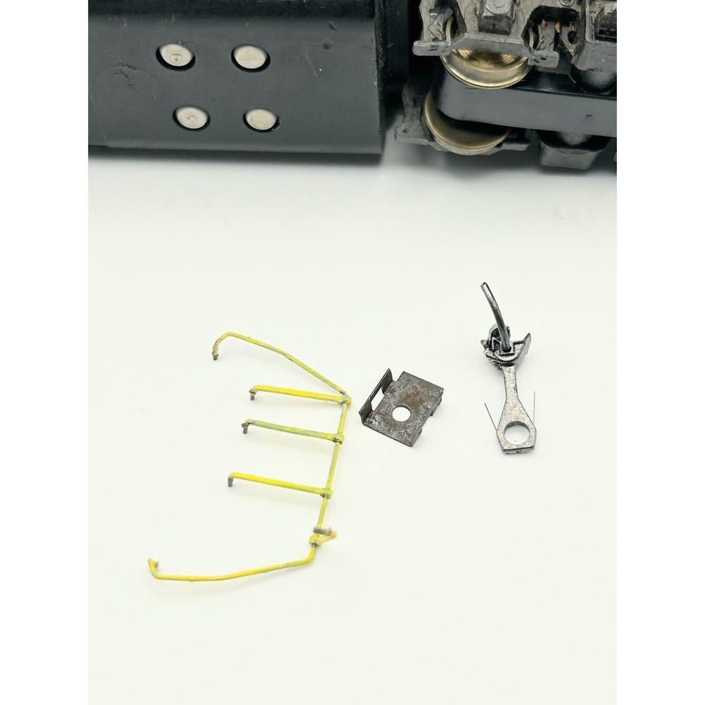 HO Scale Reading Lines 3628 Diesel Locomotive Model Train Untested Parts Repair - Picture 2 of 10